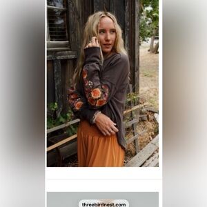EUC❤️THREE BIRD NEST❤️ Doriane Embroidered Top in Charcoal Size S